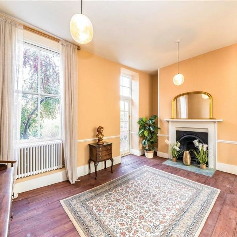 Surrey Square, SE17, London - Photo 1