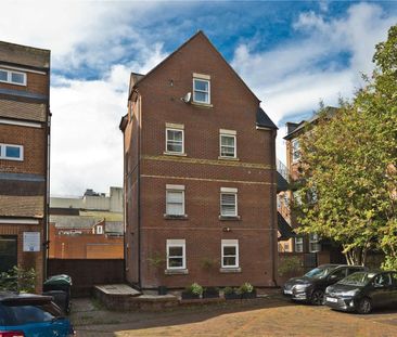 A spacious one bedroom apartment in the centre of town. - Photo 1