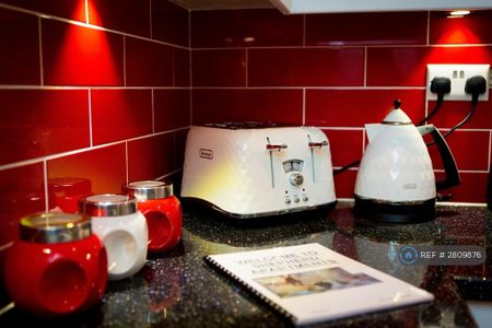 2 bedroom flat to rent - Photo 3