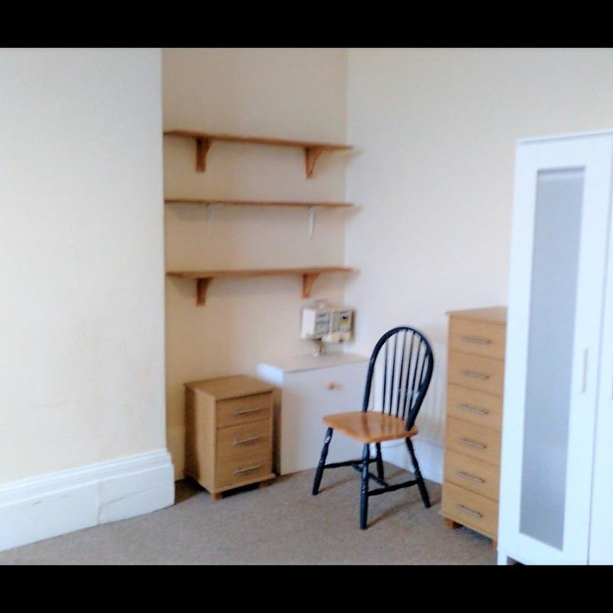 Bedsit, Southleigh Road, BS8 - Photo 1