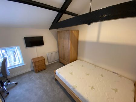 4 Bed Student Accommodation - Photo 3