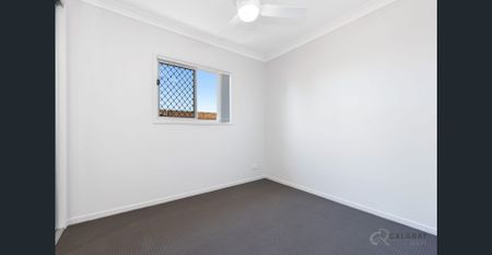 3 Brm duplex unit centrally located in Pimpama- opposite picnic area, open plan living with A/C, study area, master with ensuite, enclosed yard - Photo 4