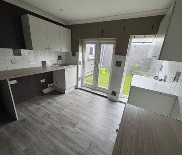 2 bedroom terraced house to rent - Photo 2
