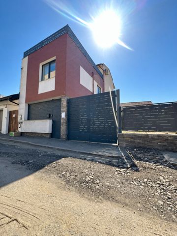 Casa de inchiriat, 143 mp, curte 260 mp, zona Centrul Vechi - Fotografie 2