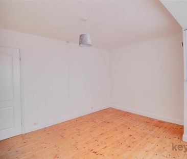 2 bedroom semi-detached house to rent - Photo 6