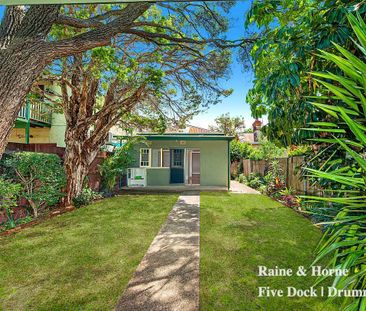 Charming freestanding home set in a convenient setting - Photo 4