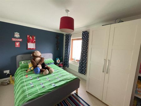 3 bedroom end of terrace house to rent - Photo 5