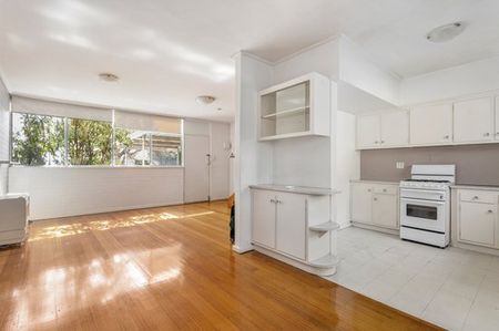 STUNNING TOP FLOOR IN A TOP CLASS LOCALE - Photo 2