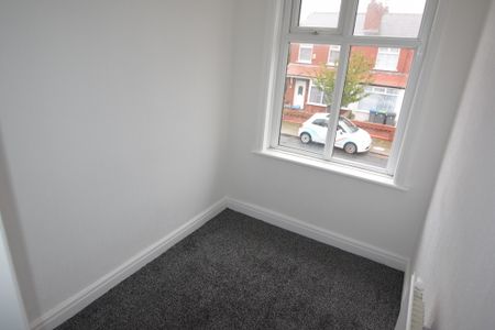 To Let 3 Bed Mid Terraced House - Photo 5