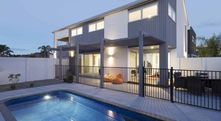 Pour Into Maria Tini - Photo 3