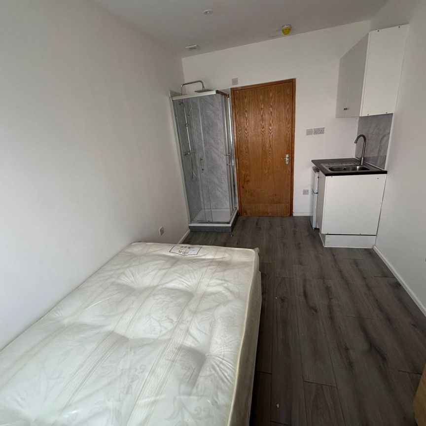 Room in a Shared Flat, Manchester Road, E14 - Photo 2