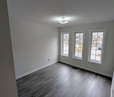 For Lease - 10 Moore's Court, Markham, Ontario - Photo 3