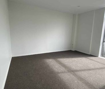 Renovated Otahuhu Apartment - Photo 4