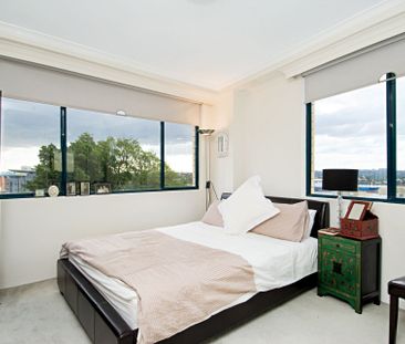One bedroom with stunning sunset and water views! - Photo 3