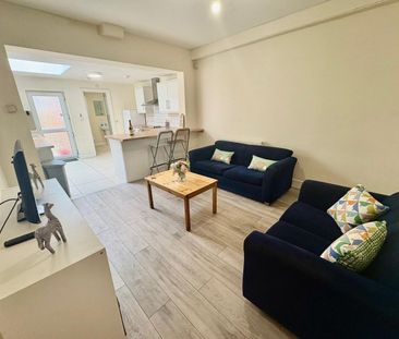 10 Bed Terraced House, Pomona St, S11 - Photo 3