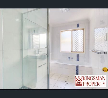 15 Mayfair Place, Stretton, Qld 4116 - Photo 4