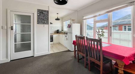 ASHBURTON, THREE BEDROOM, LOG BURNER - Photo 2