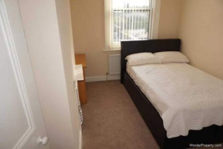 4 bedroom property to rent in Salford - Photo 4