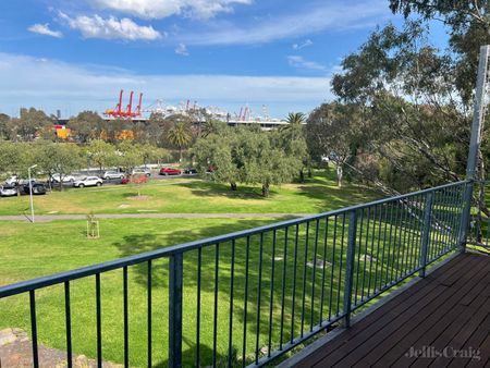 6 Levien Lane, Footscray - Photo 3