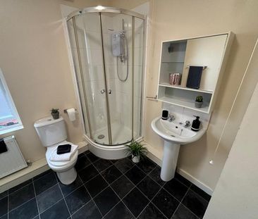 3 bedroom end of terrace house to rent - Photo 3