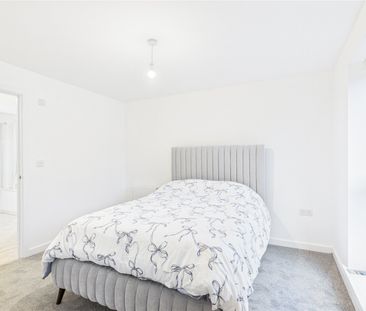 Hewett Close, - Photo 5
