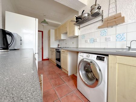 4 bedroom terraced house to rent - Photo 4