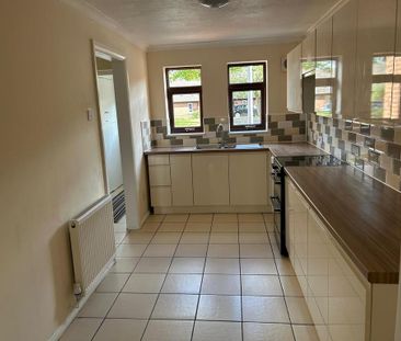 3 bedroom terraced house to rent - Photo 3