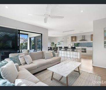 SPACIOUS FAMILY HOME IN POPULAR RIVERINA ESTATE - Photo 1