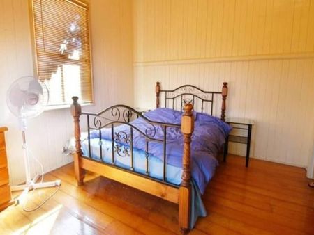 Three Bedroom Queenslander in East Brisbane - Photo 2