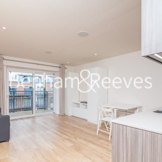 Studio to rent - Photo 1