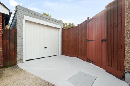 3 bedroom semi-detached house to rent - Photo 5