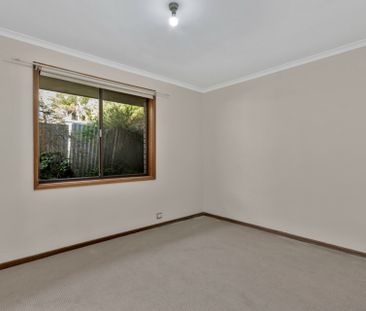 Charming 3 Bedroom Home in Leafy Hope Valley! - Photo 4