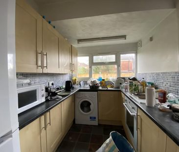 4 bedroom semi-detached house to rent - Photo 1