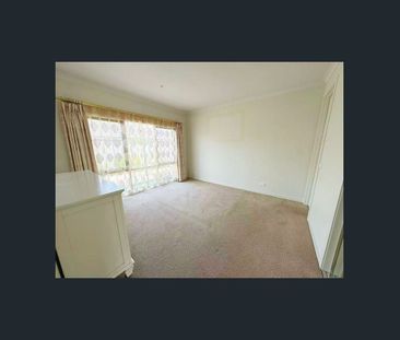 3-Bedroom Townhouse in Carnegie - Photo 4