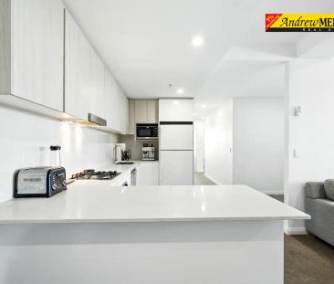 “Luxurious Three-Bedroom Plus Study Apartment with Panoramic Views” - Photo 4