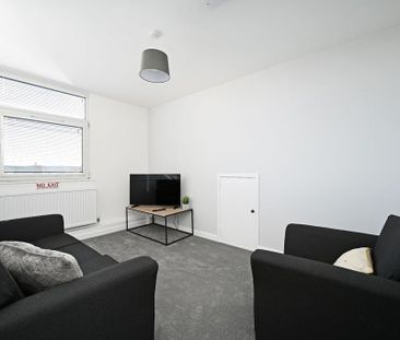 3 bedroom flat to rent - Photo 2