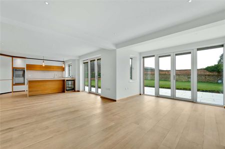 An exceptional newly done four bedroom barn conversion, providing an idyllic countryside setting and spacious and contemporary living accommodation. - Photo 2