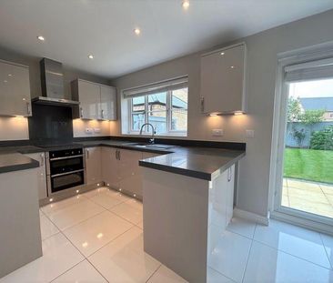 4 bedroom detached house to rent - Photo 6