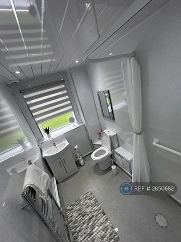 3 bedroom flat to rent - Photo 5