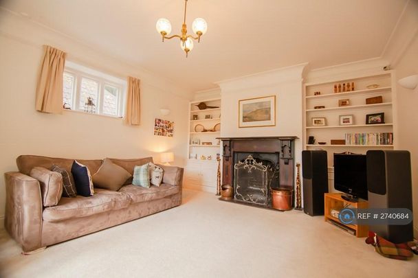 4 bedroom detached house to rent - Photo 1