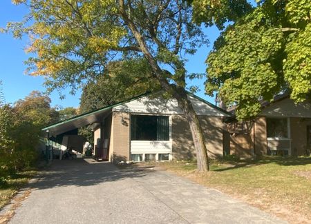 For Lease - 70 Holford Crescent, Toronto, Ontario - Photo 2