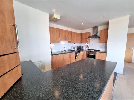 3 bedroom flat to rent - Photo 2