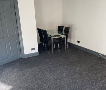 2 Bed Flat, Springhill Gardens, G41 - Photo 2