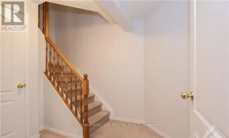 104 THORNBURY CRESCENT - Photo 3