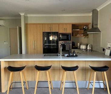Charming 3BR Townhouse in Havelock North - Photo 2