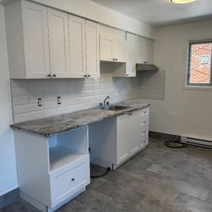 41/2 NEUF / complétement renové à louer à Saint-Eustache - Photo 2