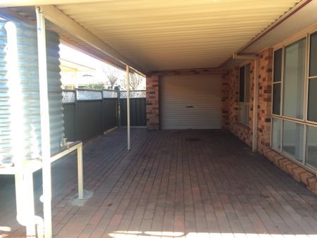 3Bed Home In East Dubbo + Single Garage - Photo 3