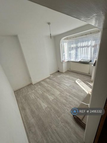 2 bedroom maisonette to rent - Photo 2