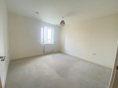 4 bedroom link detached house to rent - Photo 3