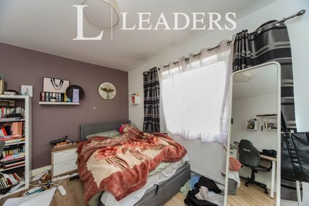 3 bedroom bungalow to rent Deep Denes, Luton, LU2 - Photo 3